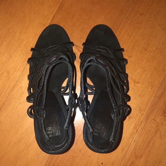 Beautiful Salvatore Ferragamo Wedge Sandal! - Picture 4 of 8